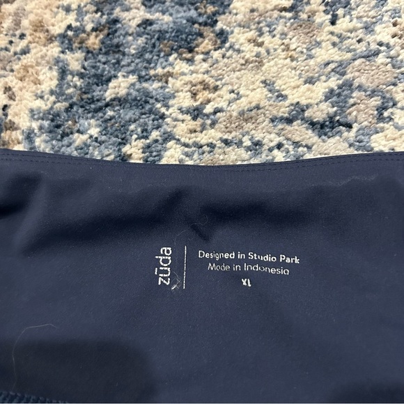 Zuda Navy Blue Athletic 2 in 1 Capris Size XL - Picture 6 of 9